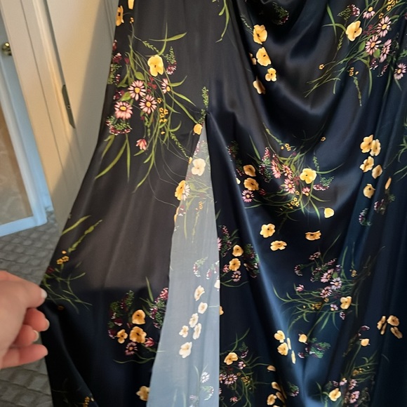 COPY - This stunning stretch silk long maxi is just gorgeous with tags - Picture 3 of 6